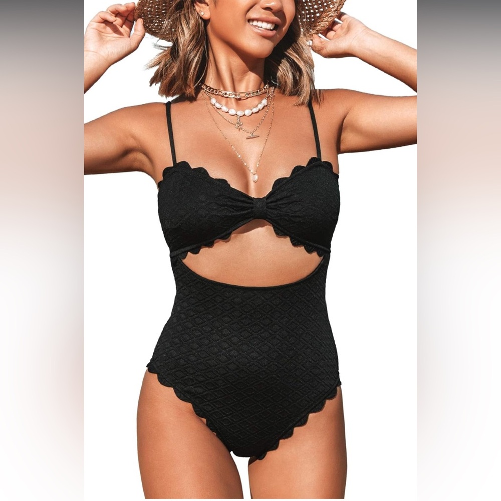 CUPSHE Black Scalloped One-Piece Swimsuit